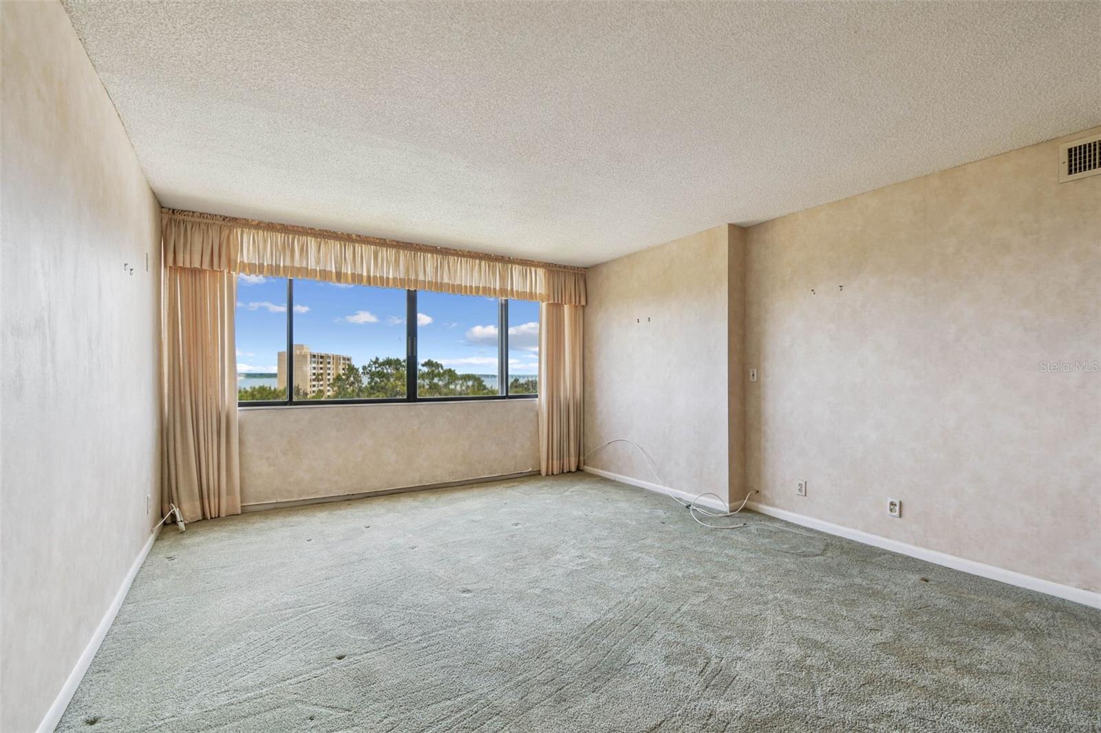 Image 18 of 91 For 2621 Cove Cay Drive 703