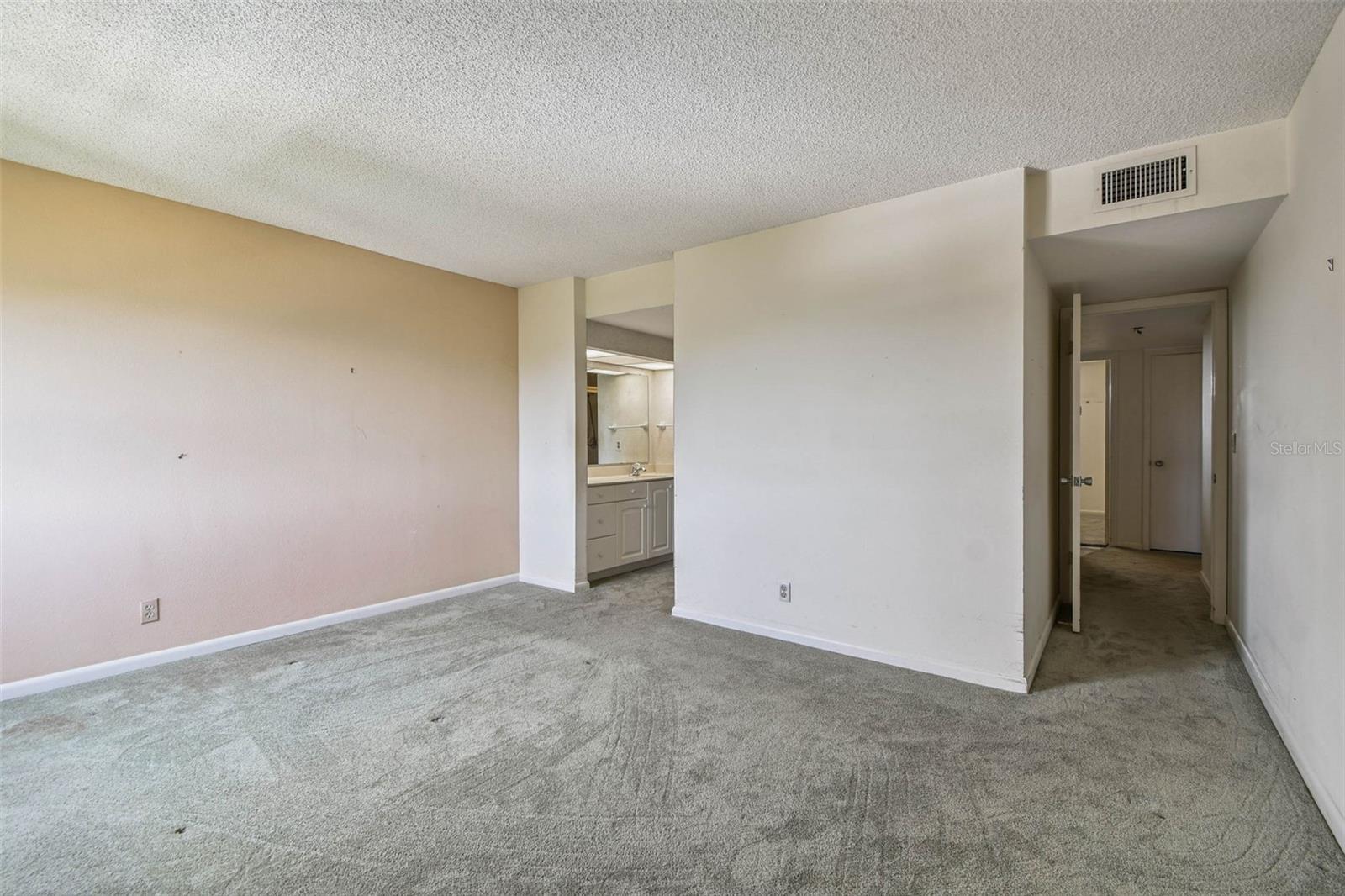 Image 32 of 91 For 2621 Cove Cay Drive 703