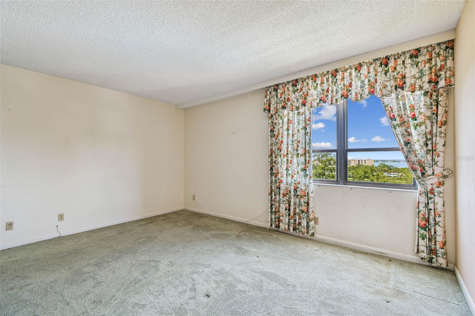 Image 34 of 91 For 2621 Cove Cay Drive 703