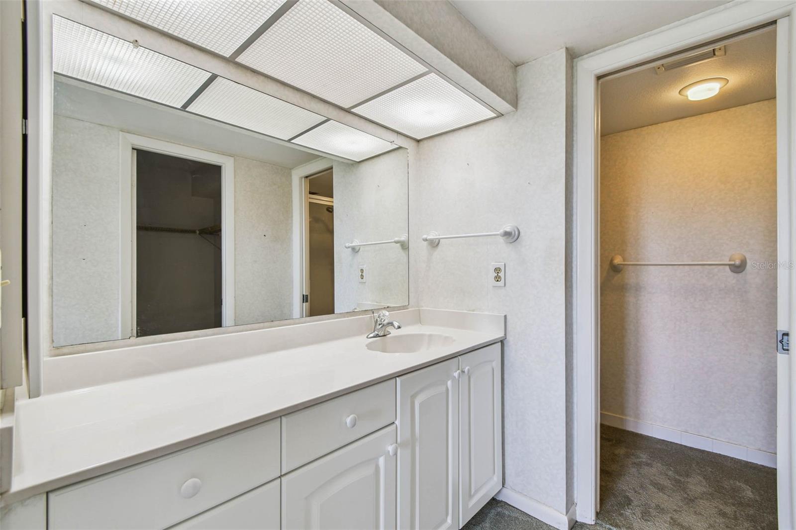 Image 36 of 91 For 2621 Cove Cay Drive 703