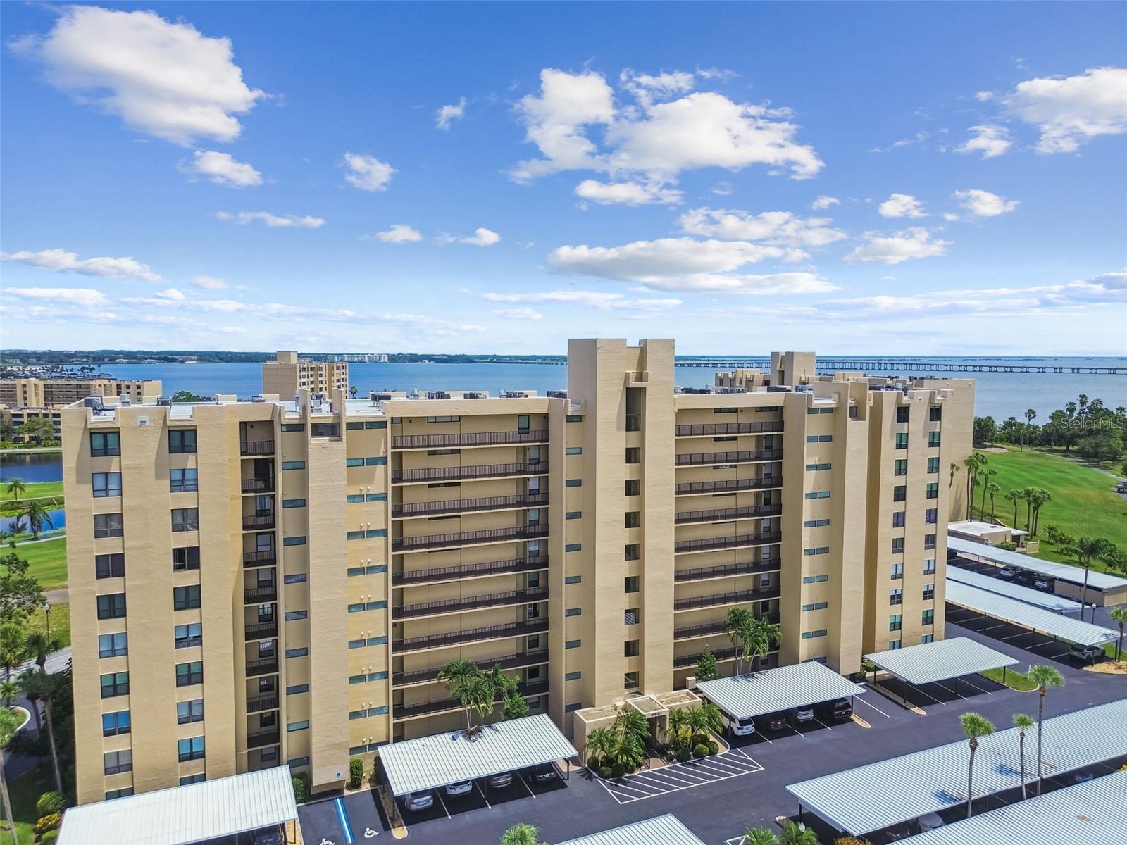 Image 43 of 91 For 2621 Cove Cay Drive 703