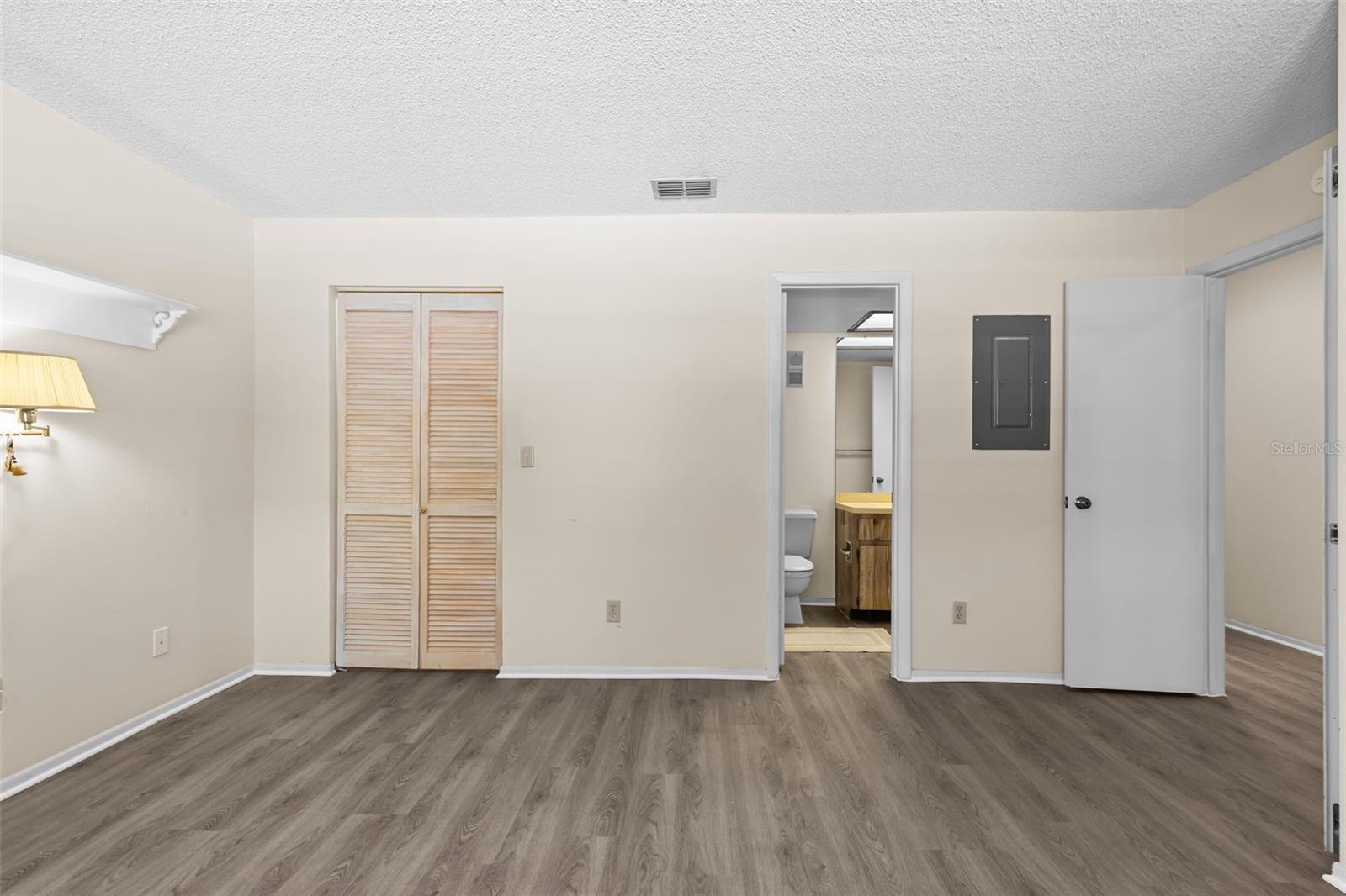 Image 19 of 40 For 7832 Niagara Avenue 323