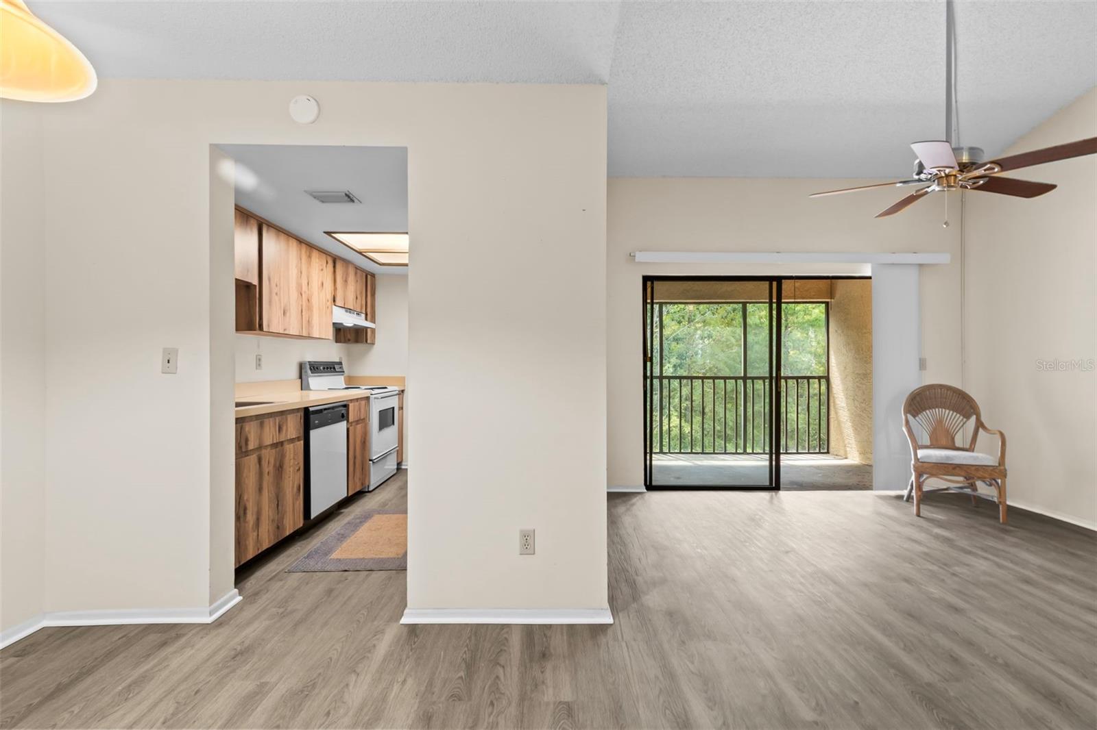 Image 4 of 40 For 7832 Niagara Avenue 323