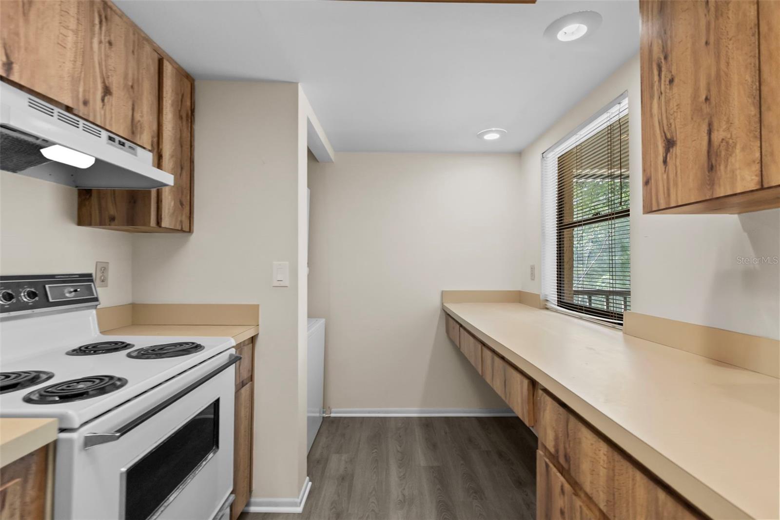 Image 6 of 40 For 7832 Niagara Avenue 323
