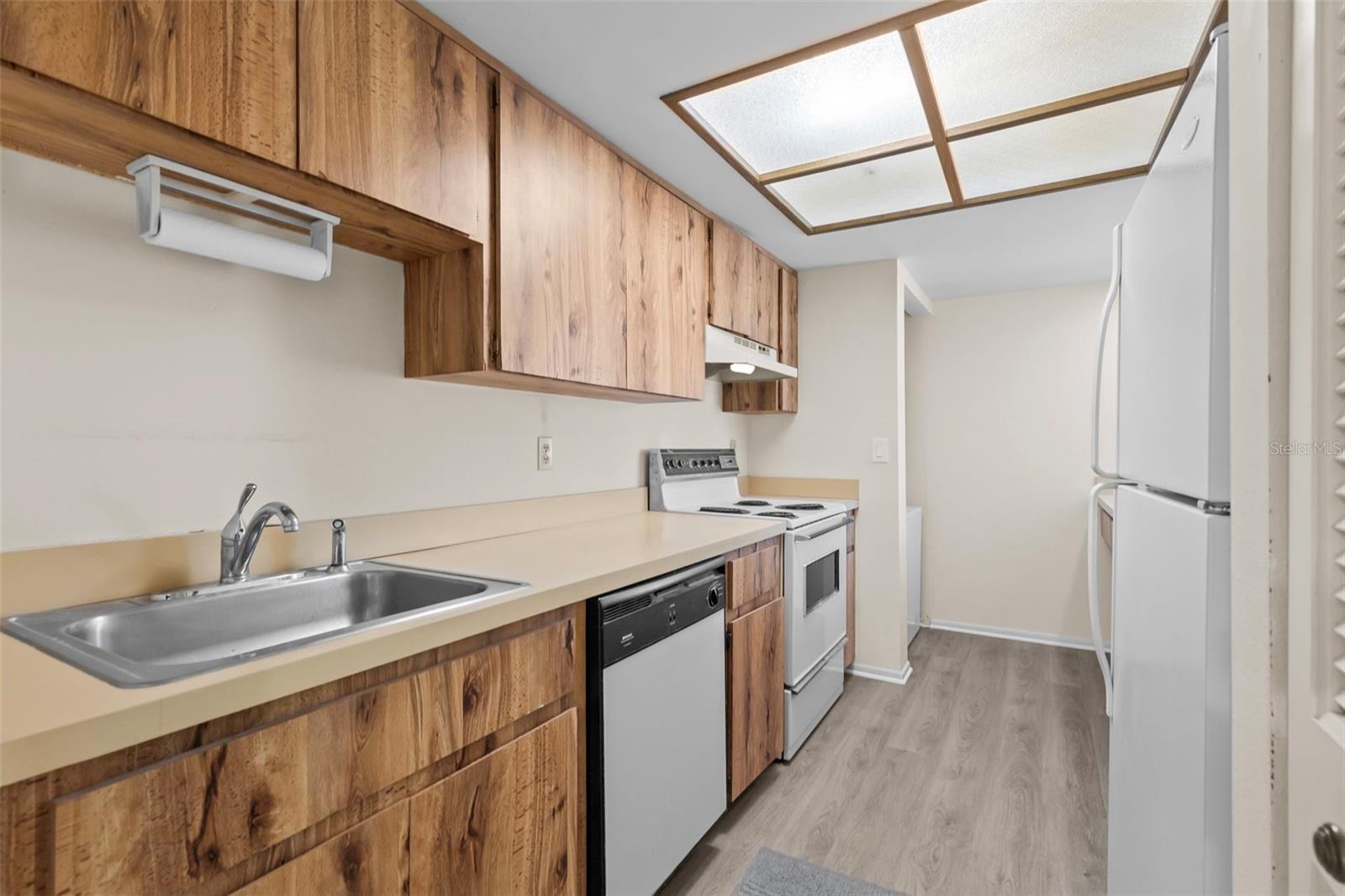 Image 7 of 40 For 7832 Niagara Avenue 323