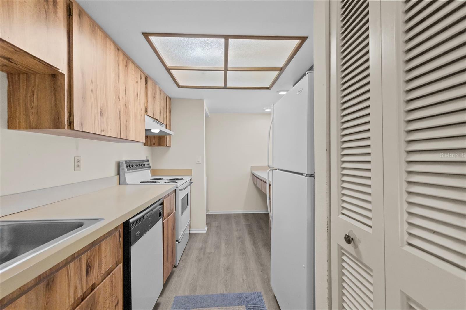 Image 8 of 40 For 7832 Niagara Avenue 323