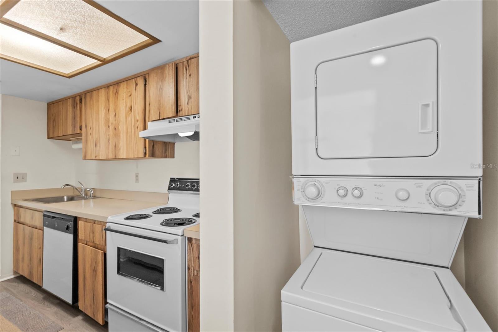 Image 9 of 40 For 7832 Niagara Avenue 323