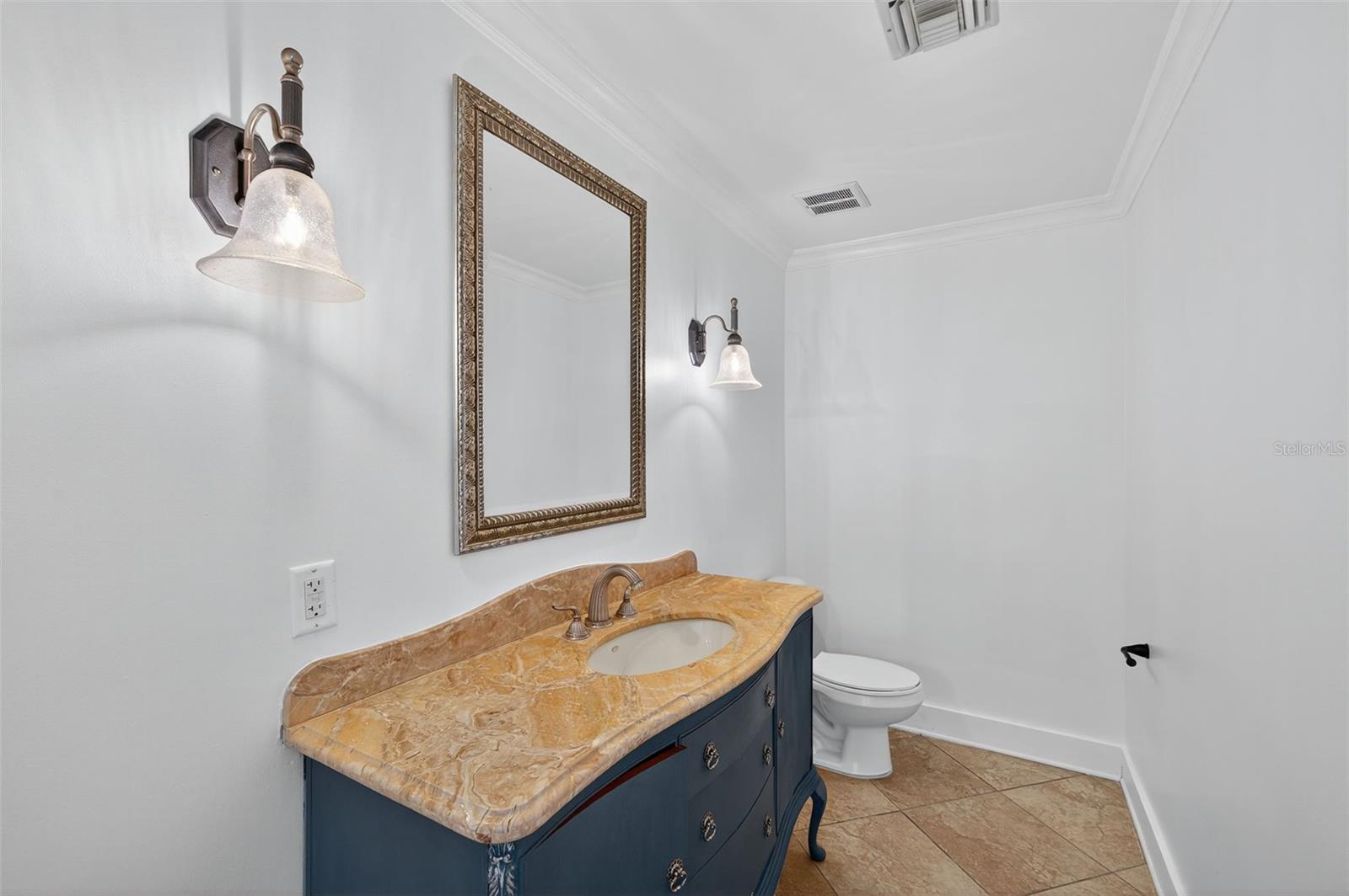 Image 11 of 78 For 516 Davis Boulevard