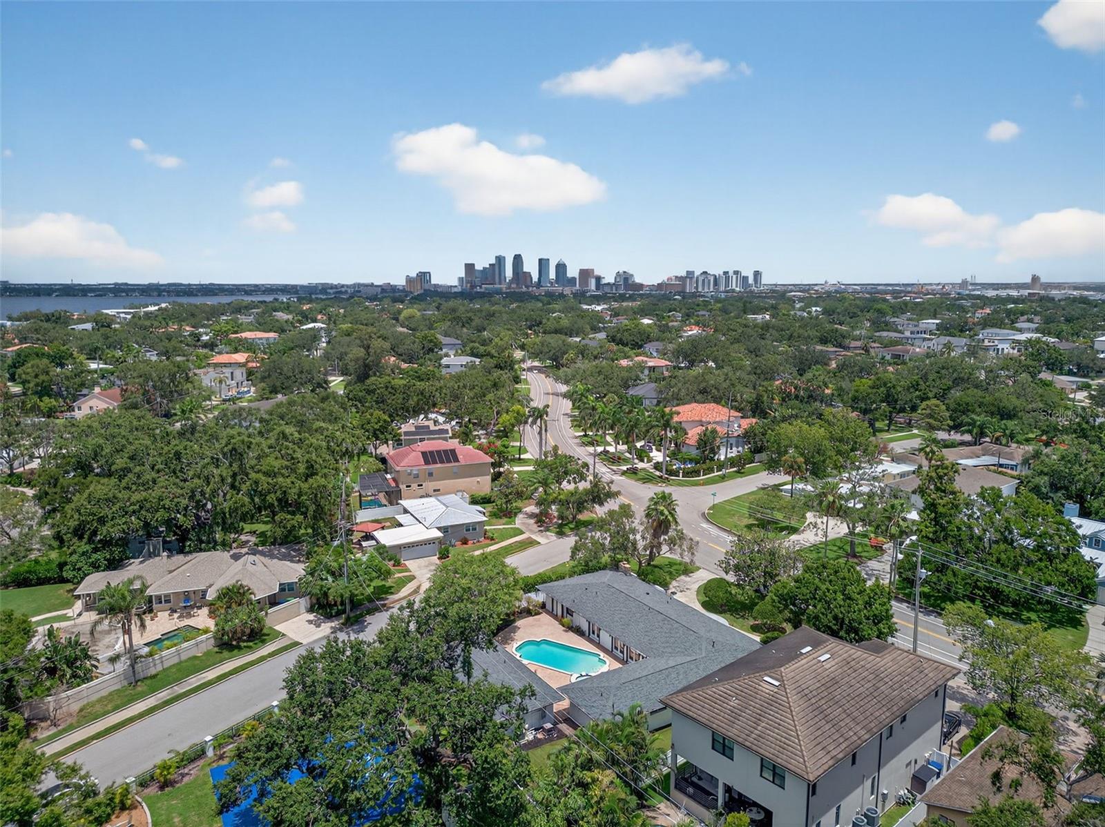 Image 16 of 78 For 516 Davis Boulevard