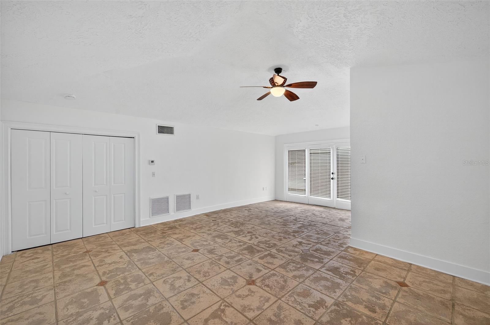 Image 20 of 78 For 516 Davis Boulevard