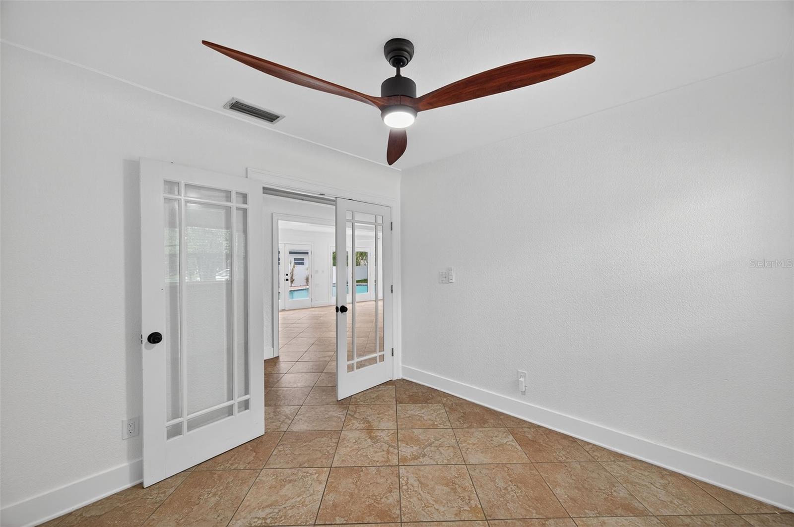 Image 30 of 78 For 516 Davis Boulevard
