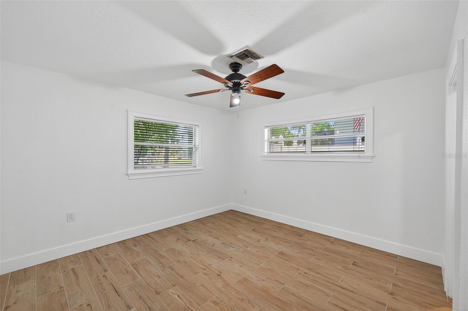 Image 33 of 78 For 516 Davis Boulevard
