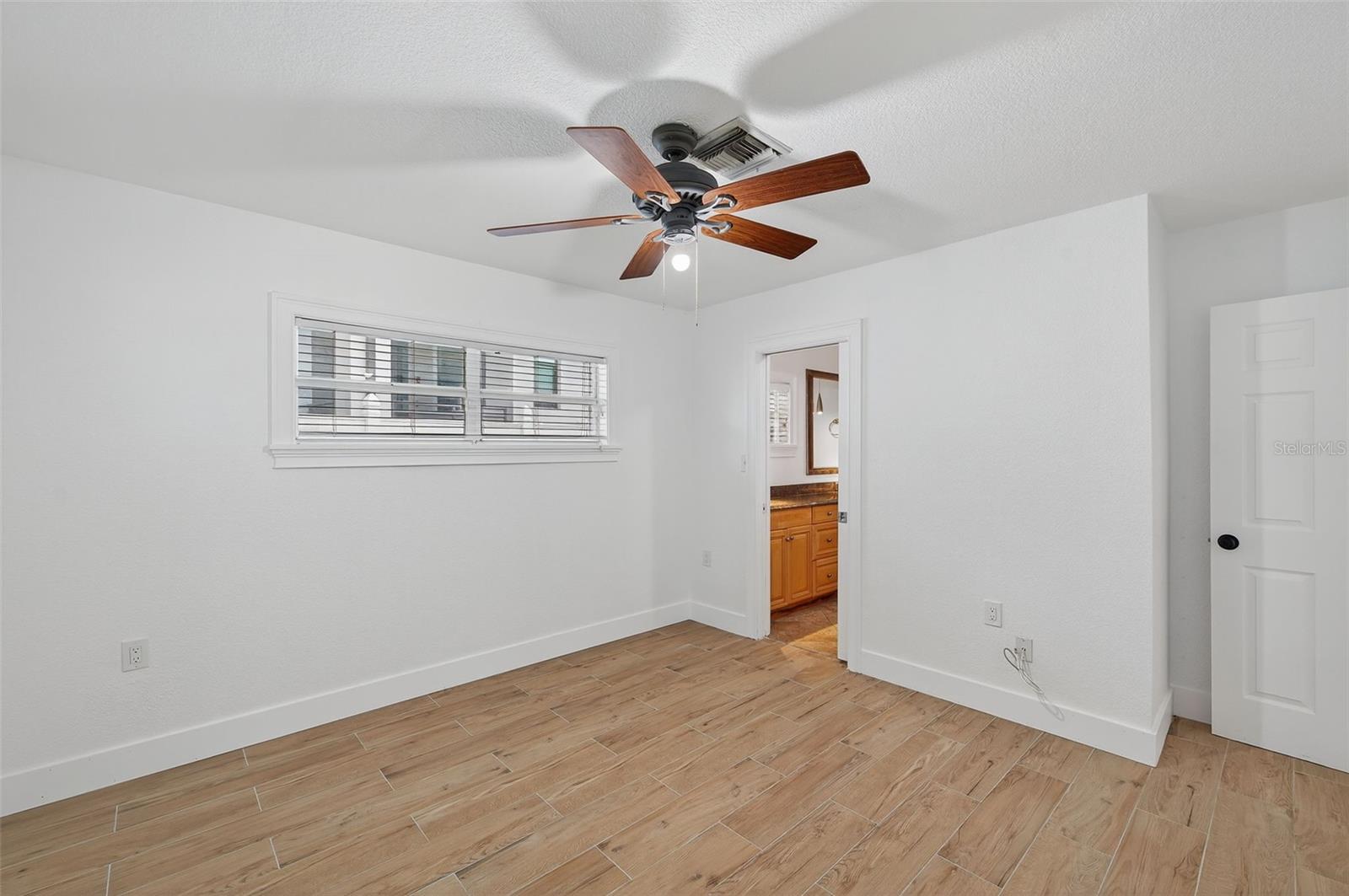 Image 34 of 78 For 516 Davis Boulevard