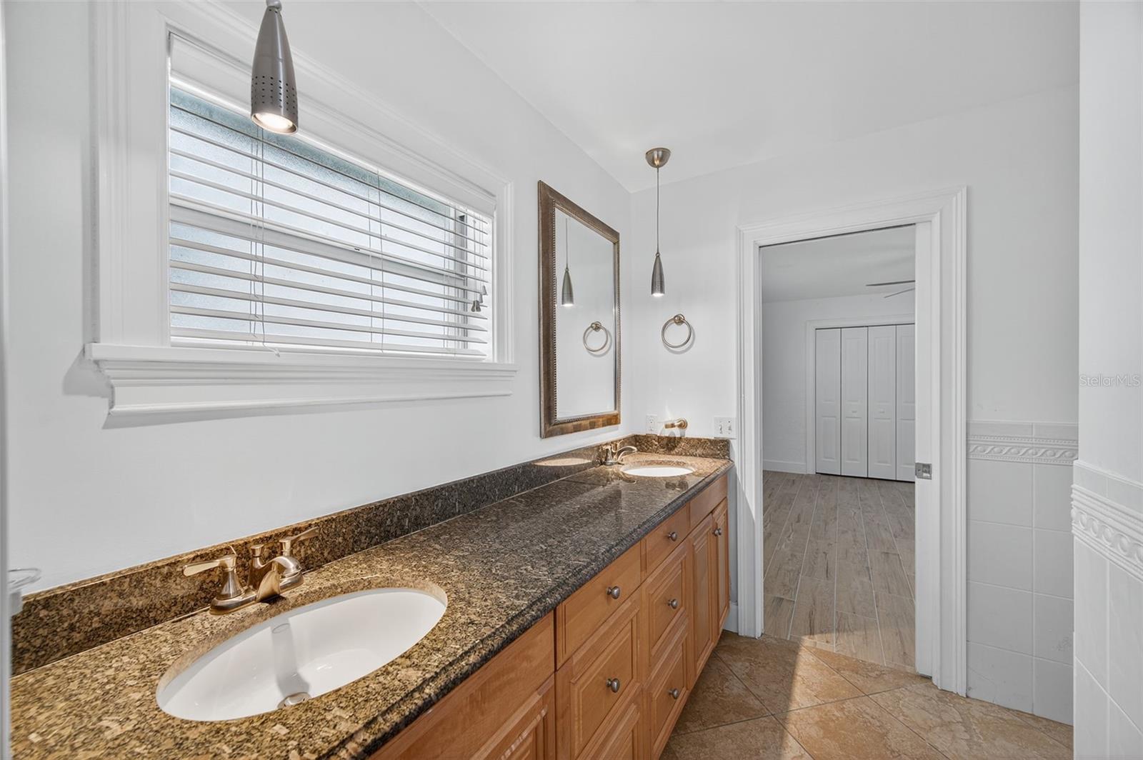 Image 37 of 78 For 516 Davis Boulevard