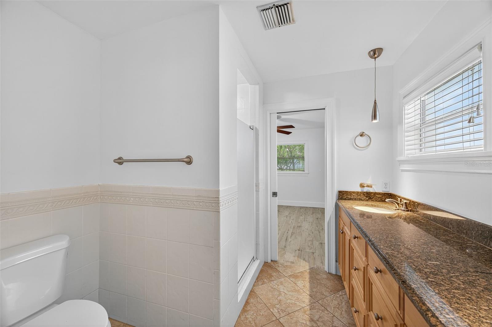 Image 38 of 78 For 516 Davis Boulevard
