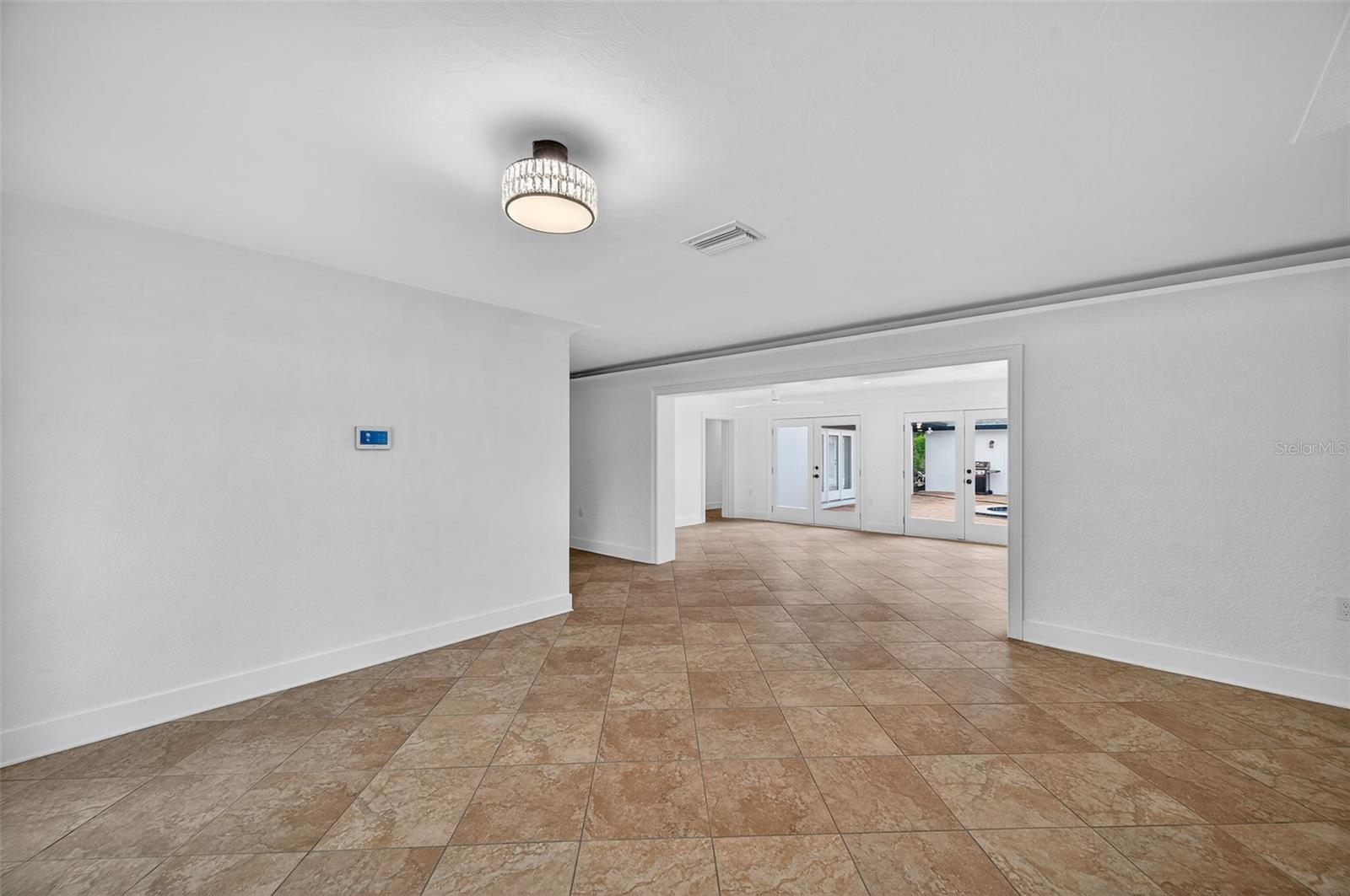Image 4 of 78 For 516 Davis Boulevard