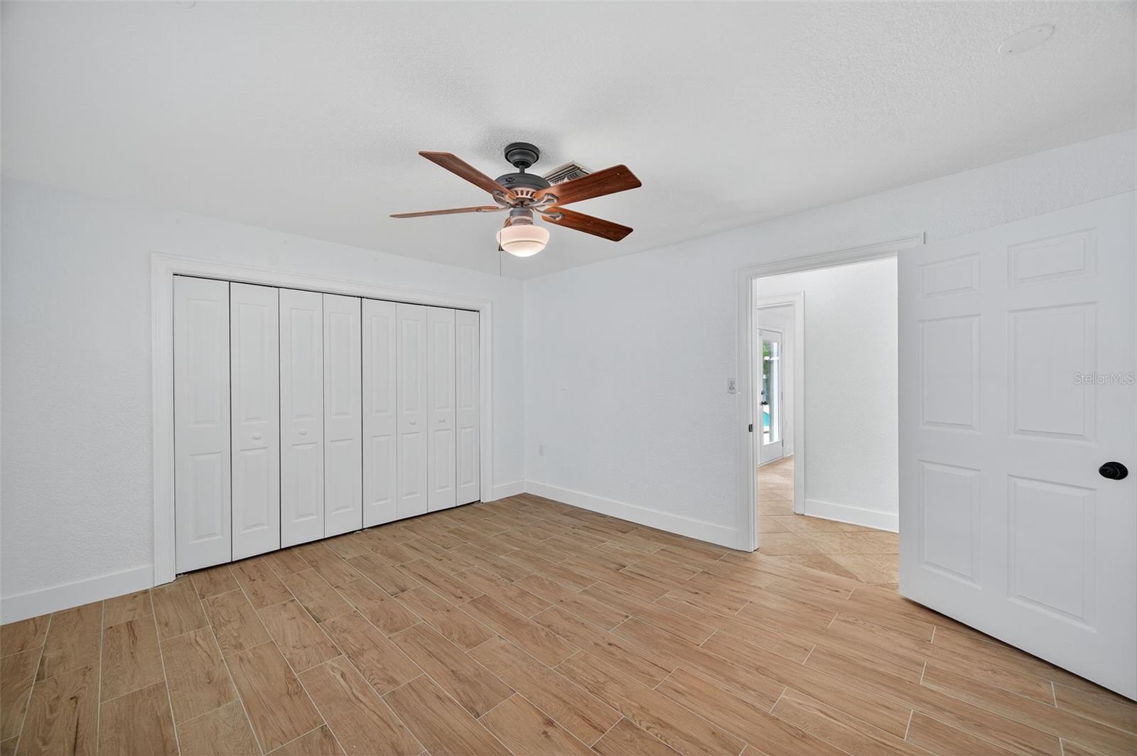 Image 40 of 78 For 516 Davis Boulevard