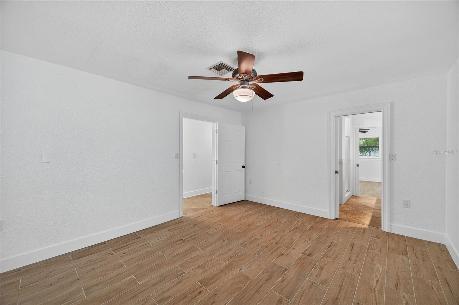 Image 42 of 78 For 516 Davis Boulevard