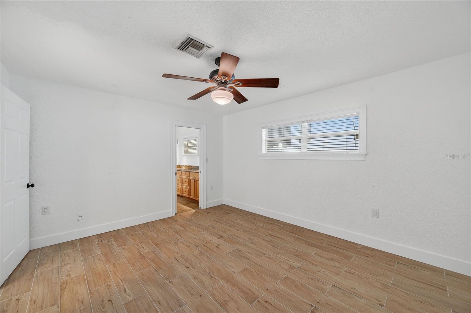 Image 43 of 78 For 516 Davis Boulevard