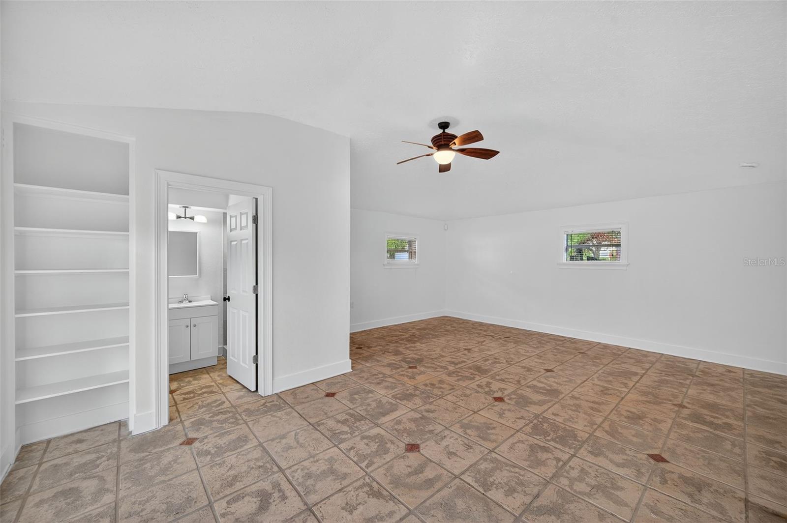 Image 49 of 78 For 516 Davis Boulevard