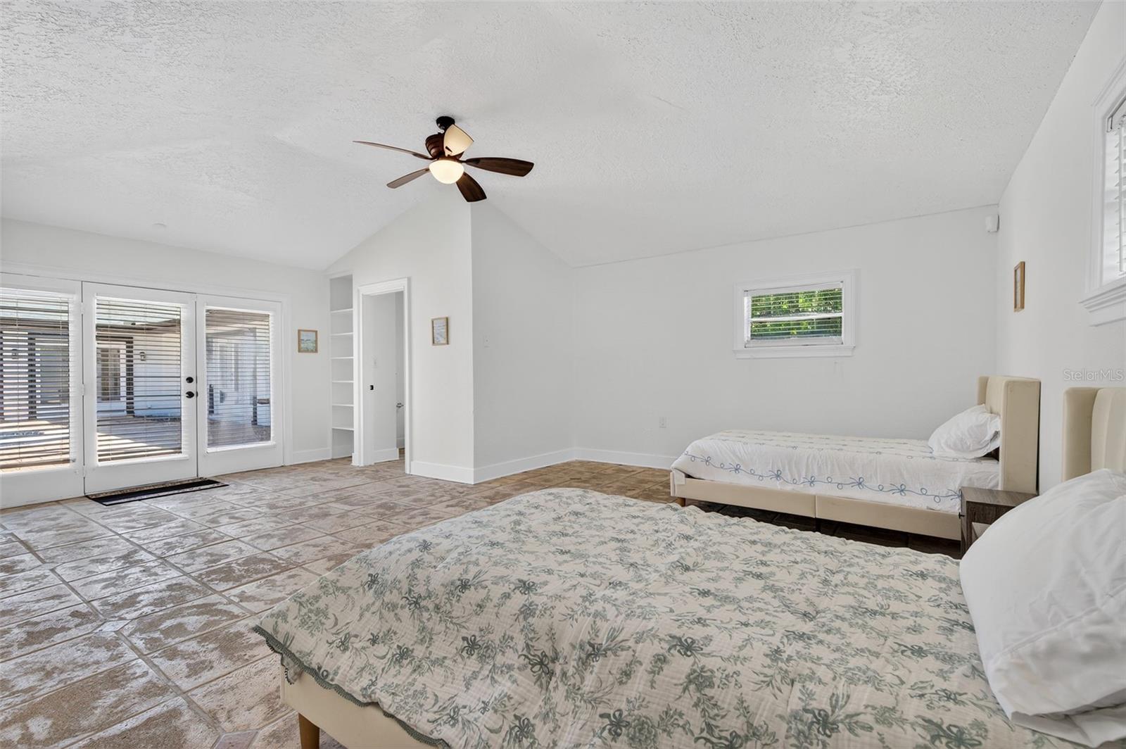 Image 90 of 96 For 516 Davis Boulevard 1