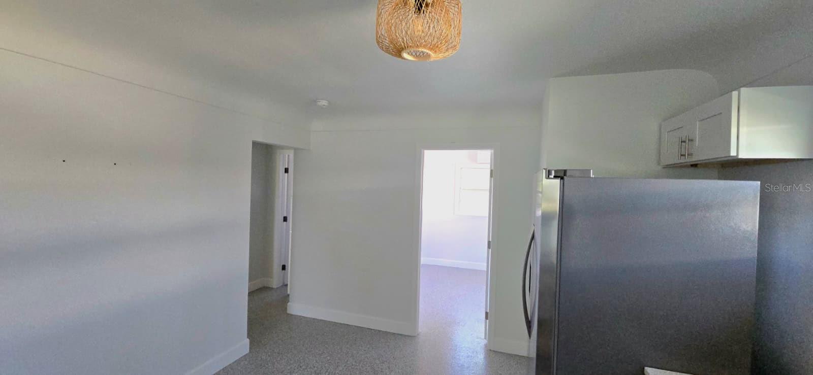 Image 7 of 14 For 621 Baywood Drive N