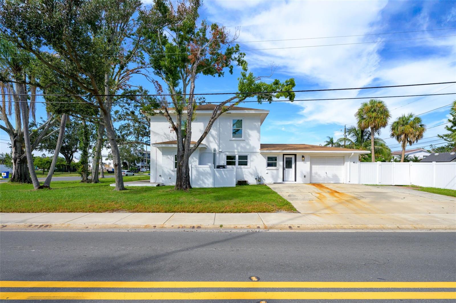 Image 2 of 33 For 2000 Shore Acres Boulevard Ne