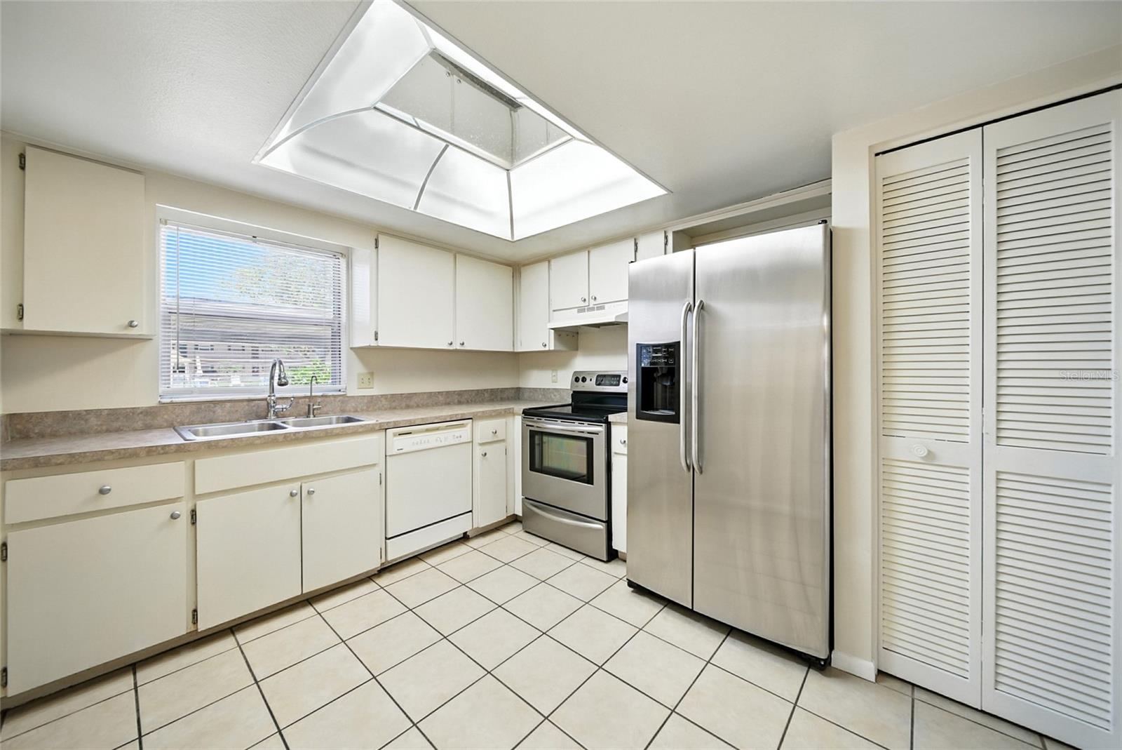 Image 4 of 22 For 9821 113th Street 102
