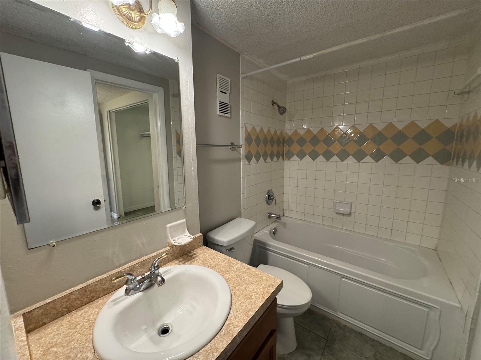 Image 15 of 18 For 7505 Pitch Pine Circle 123