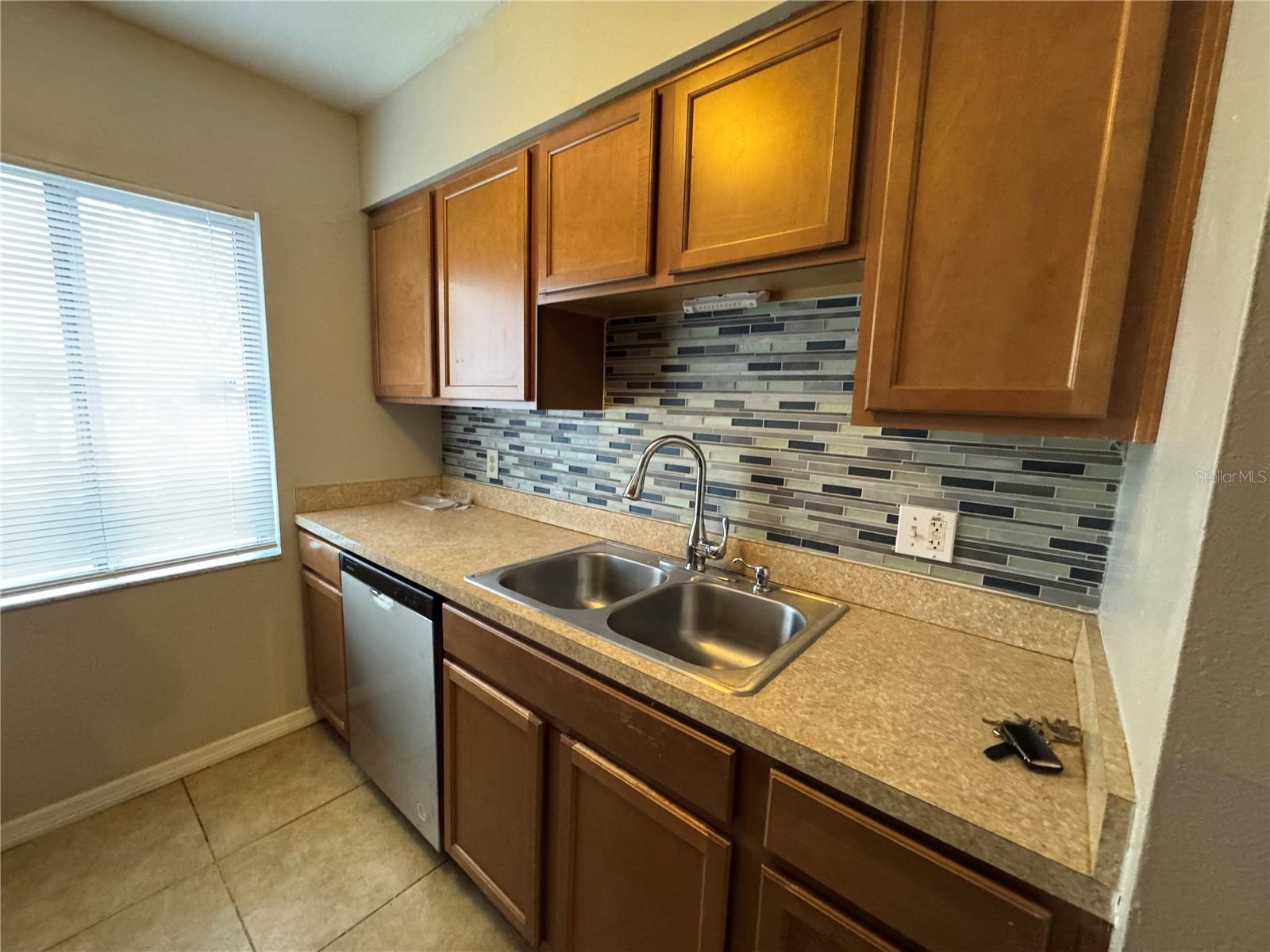 Image 3 of 18 For 7505 Pitch Pine Circle 123