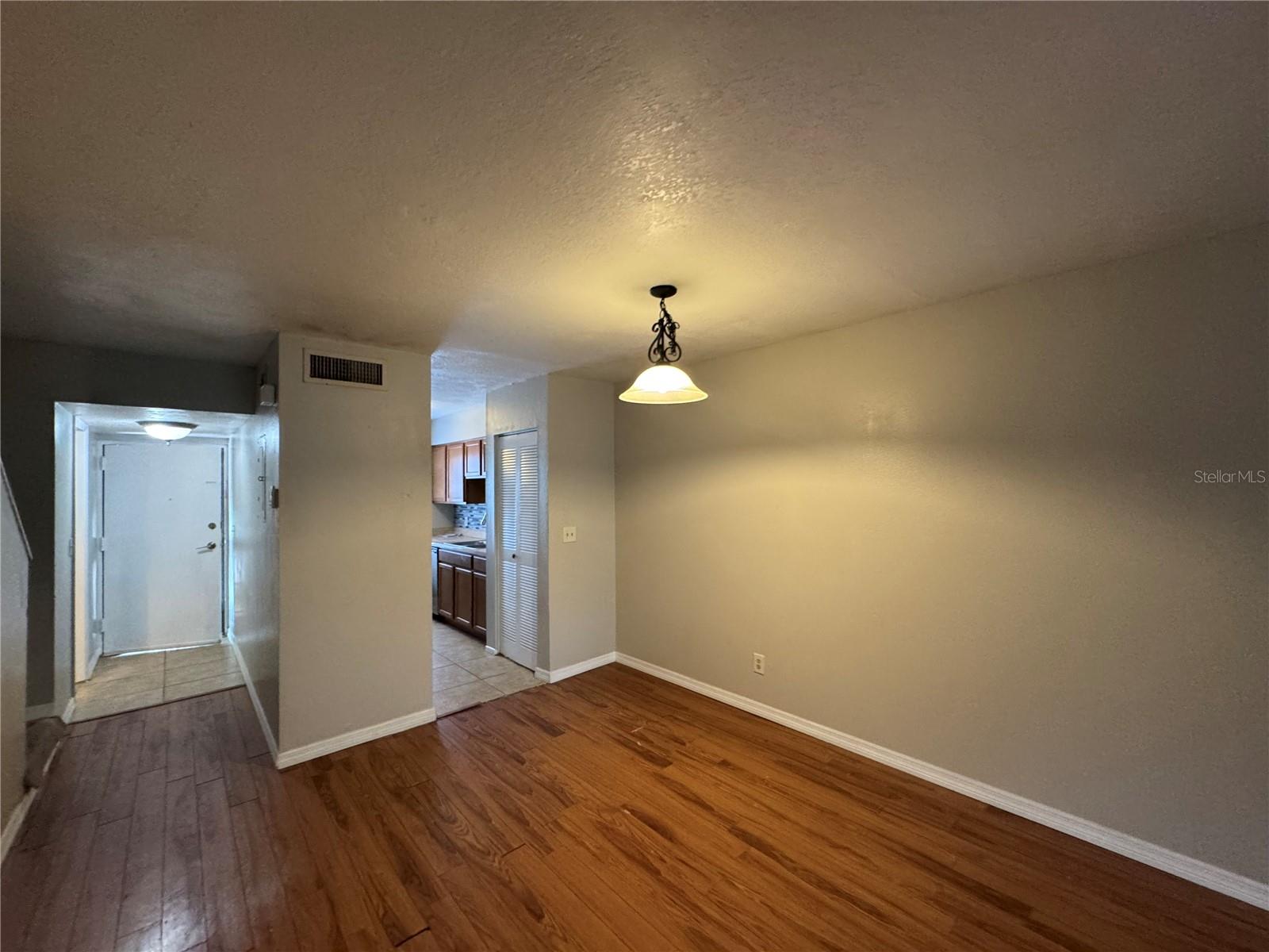 Image 7 of 18 For 7505 Pitch Pine Circle 123