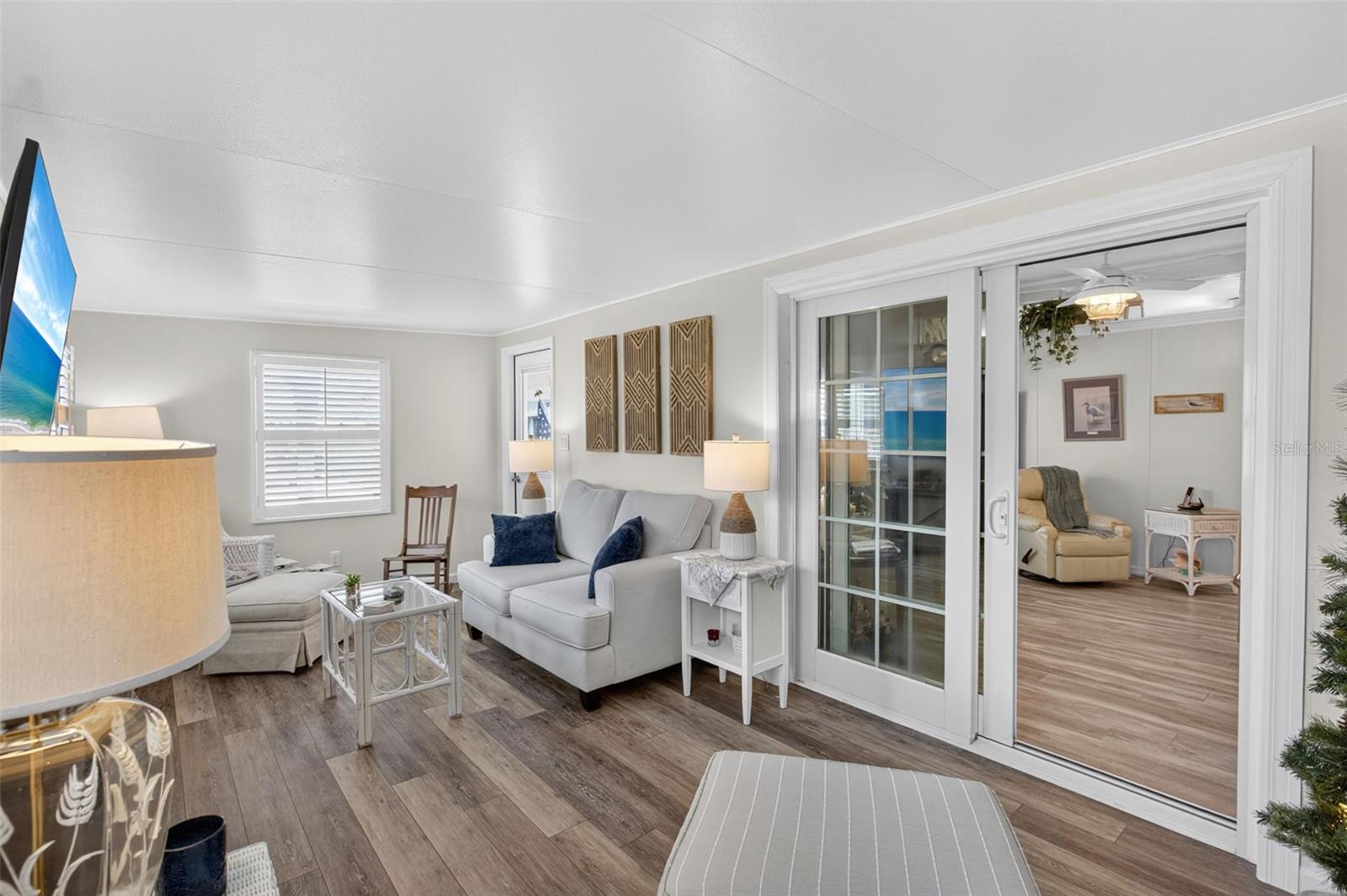Image 14 of 79 For 537 San Clemente Circle