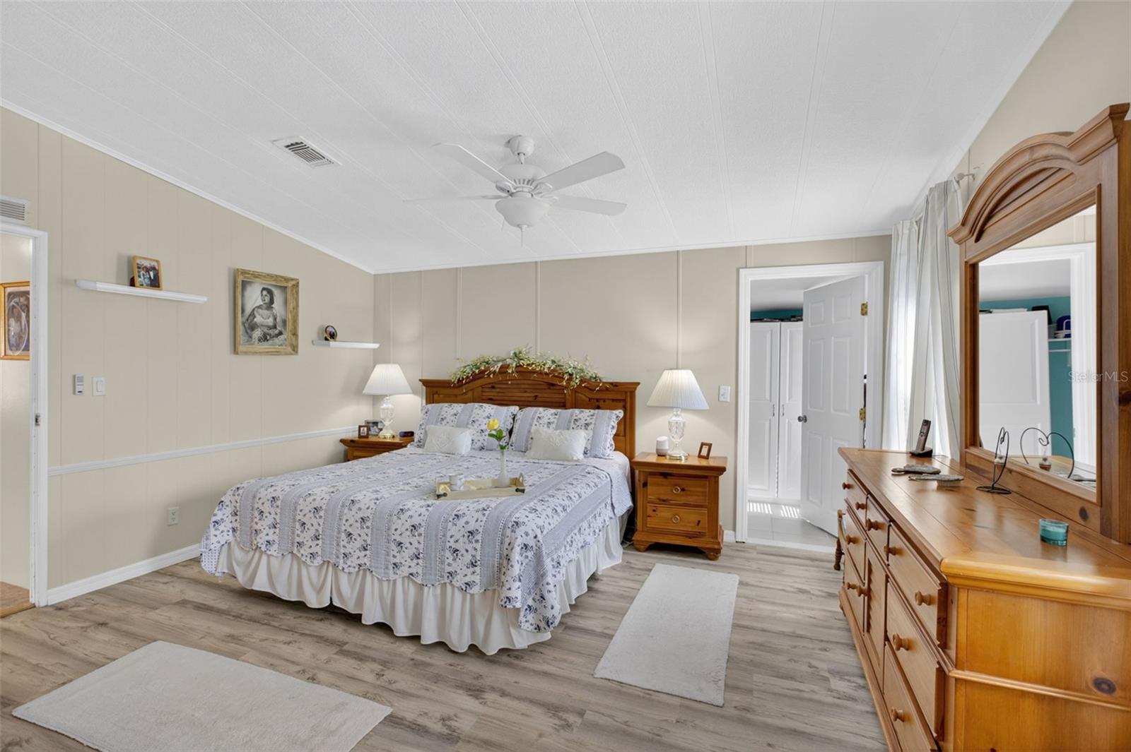 Image 16 of 79 For 537 San Clemente Circle
