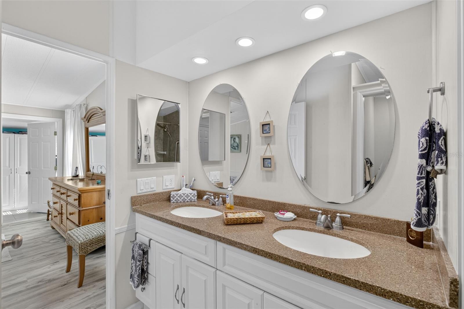 Image 20 of 79 For 537 San Clemente Circle