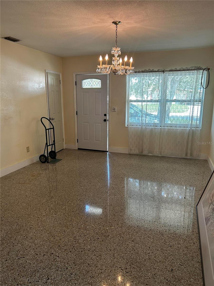 Image 5 of 18 For 5120 Town N Country Boulevard