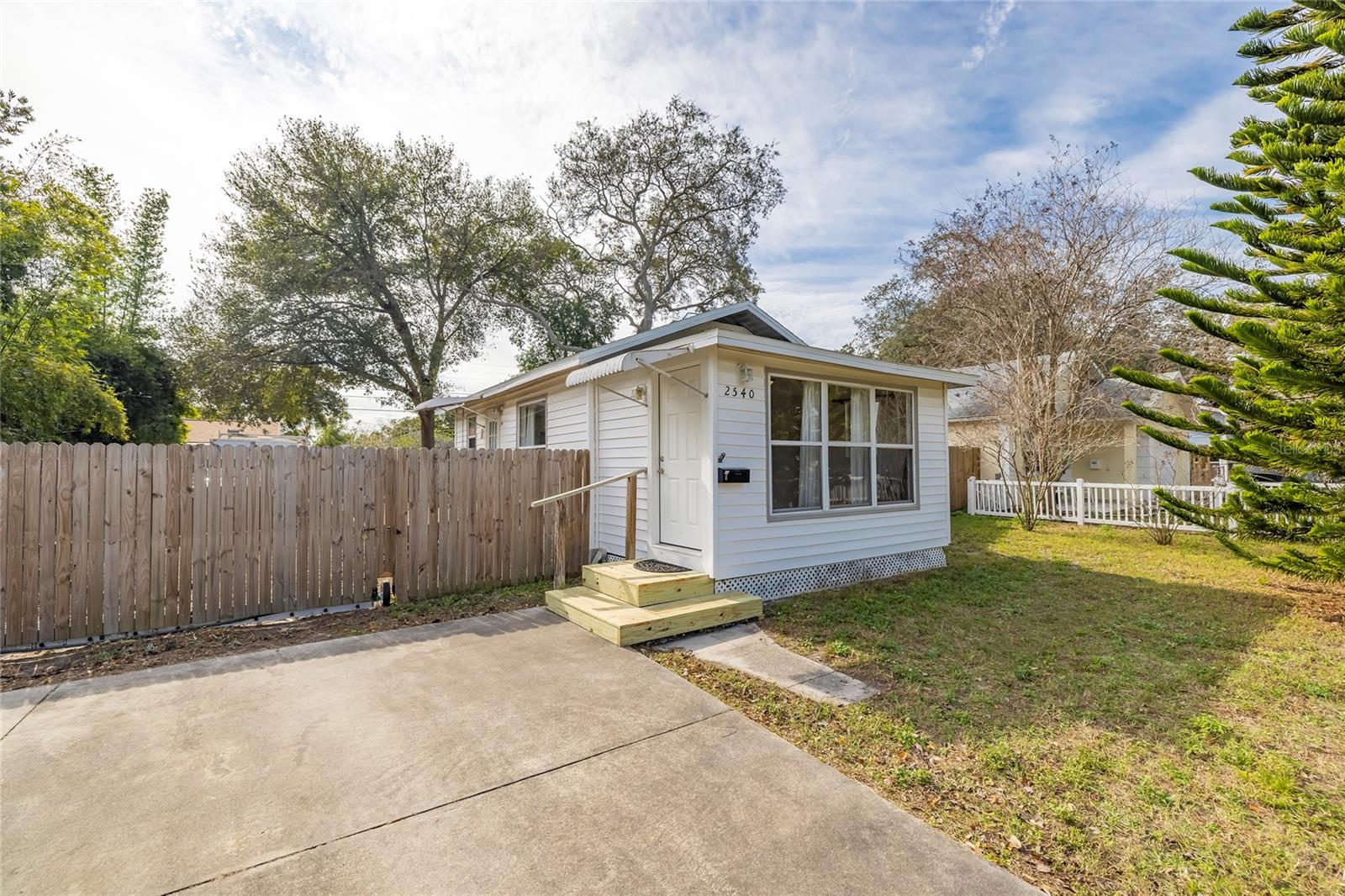 Image 3 of 22 For 2540 18th Ave N