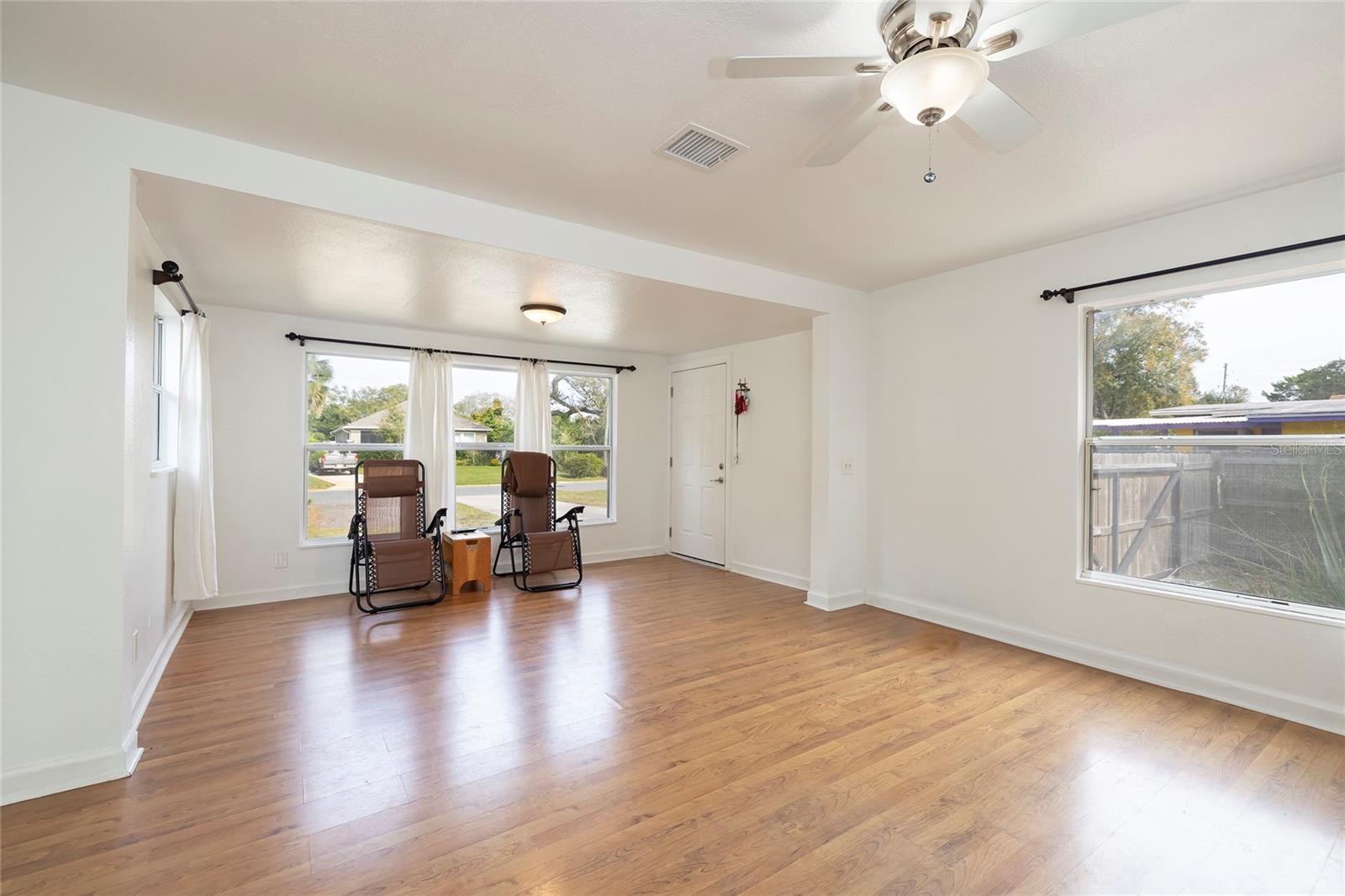 Image 4 of 22 For 2540 18th Ave N