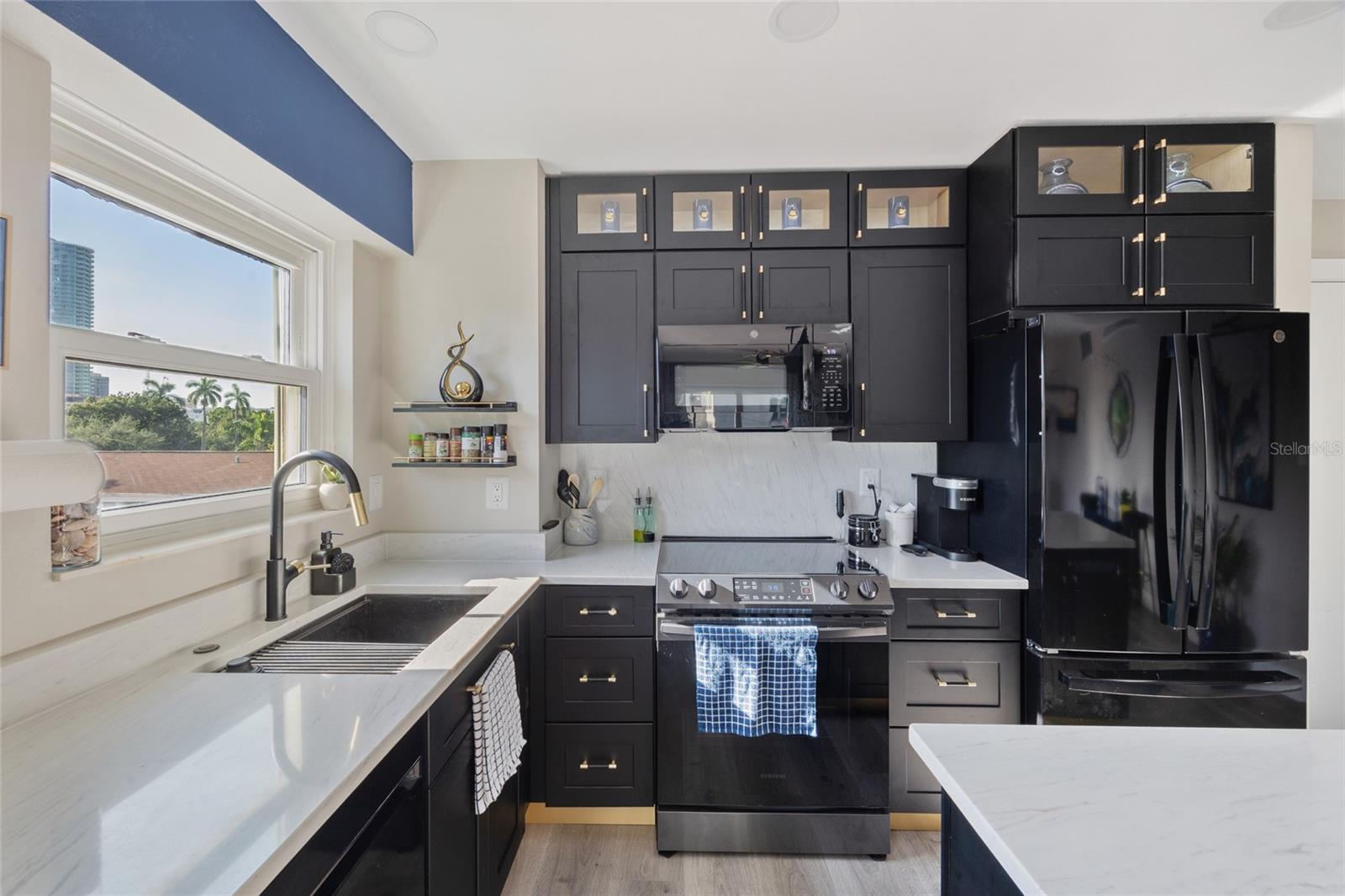 Image 3 of 20 For 750 Burlington Avenue N 2a