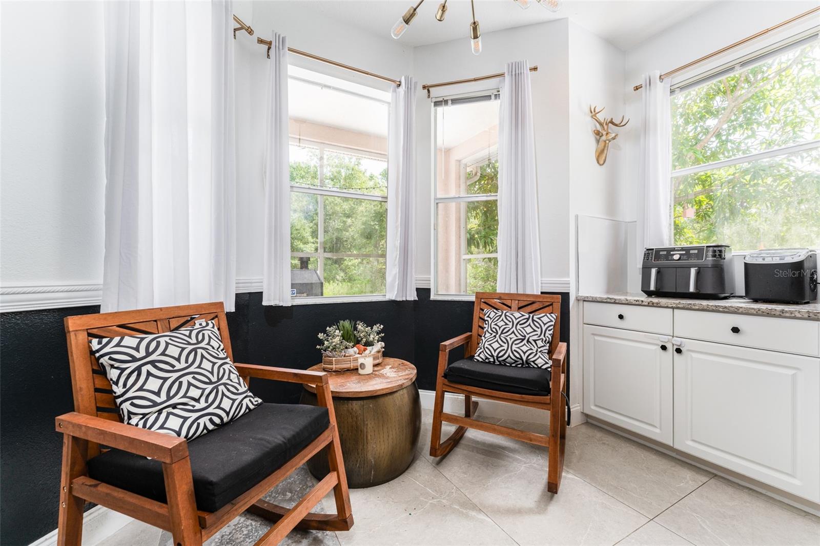 Listing photo id 9 for 8050 Diablo Court