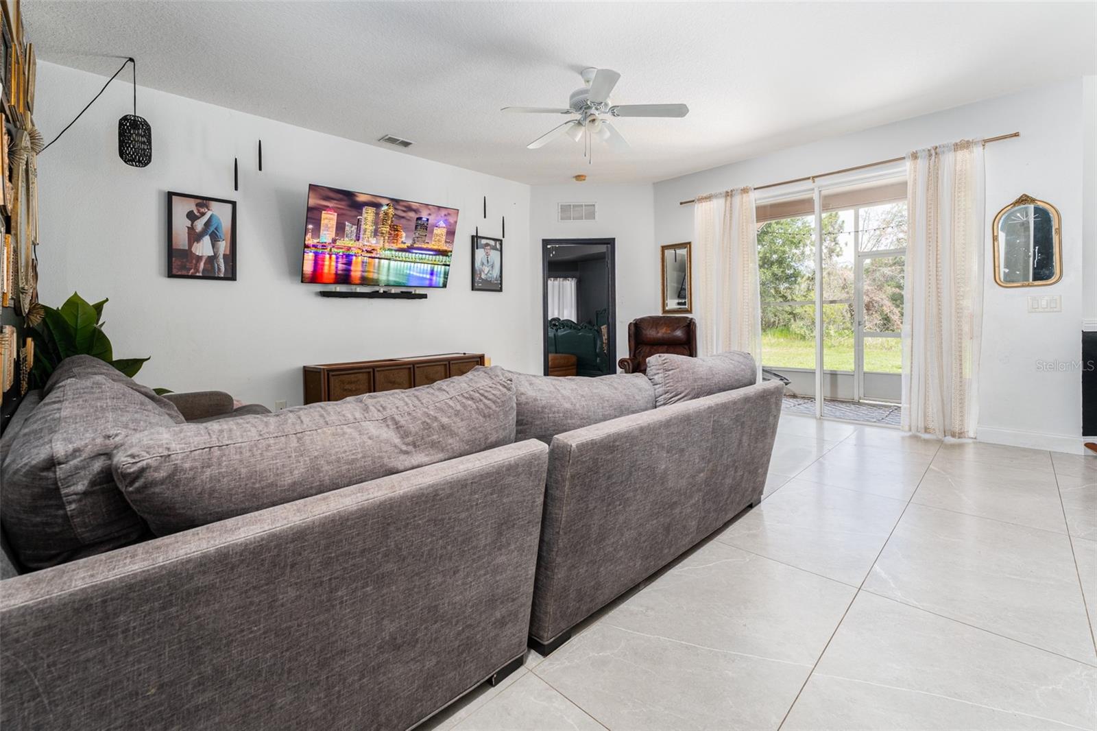 Listing photo id 10 for 8050 Diablo Court