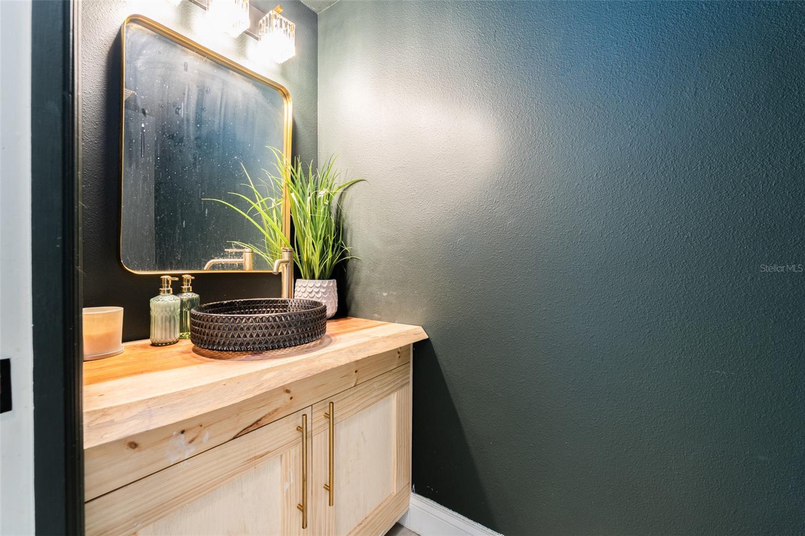 Listing photo id 12 for 8050 Diablo Court