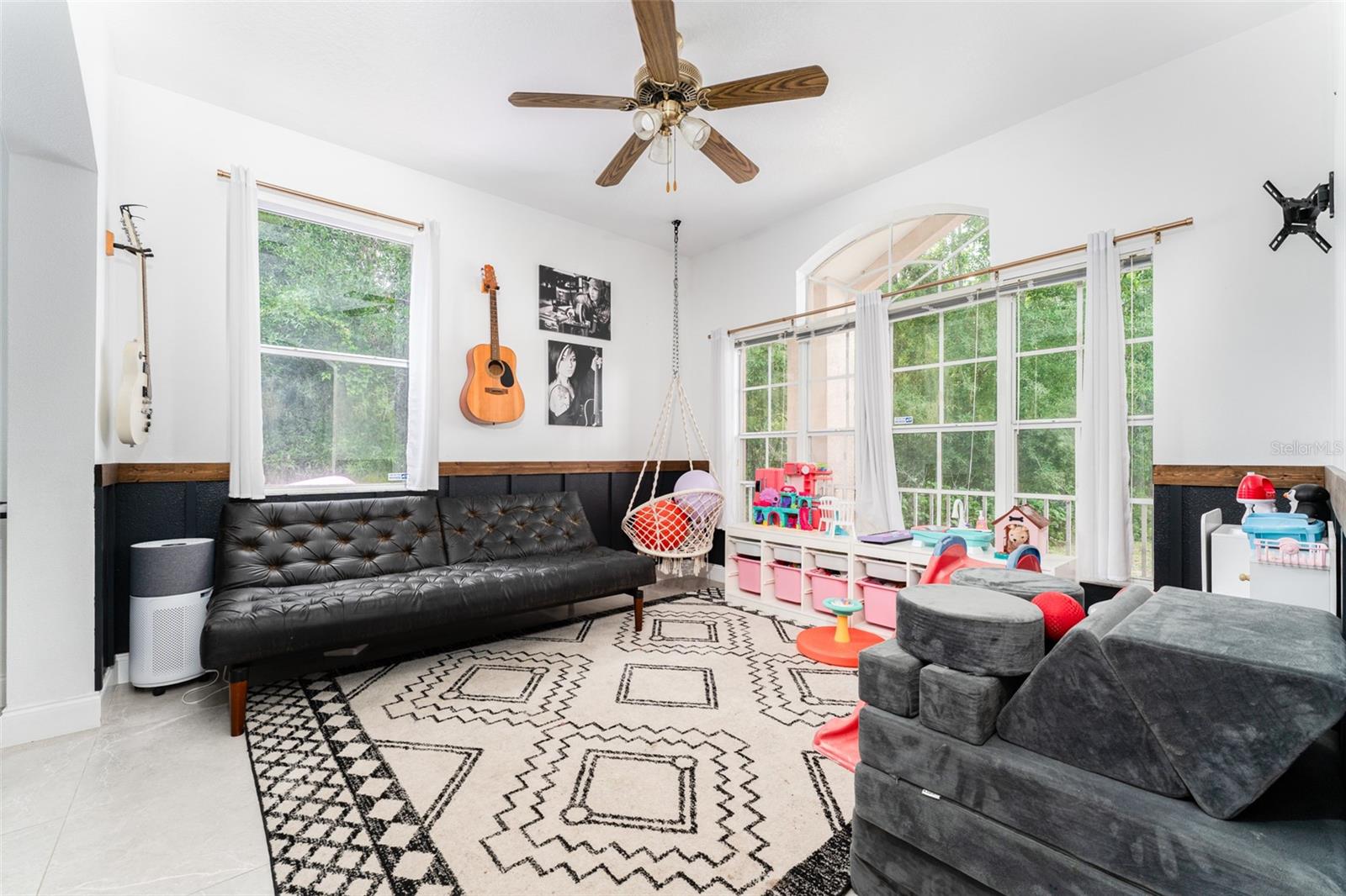 Listing photo id 5 for 8050 Diablo Court