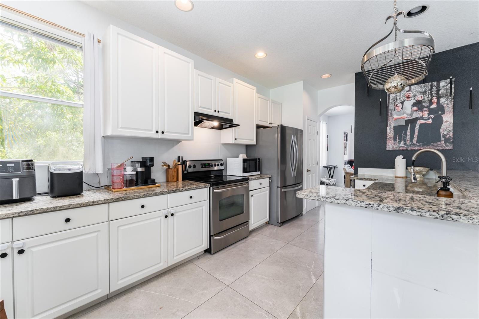 Listing photo id 7 for 8050 Diablo Court