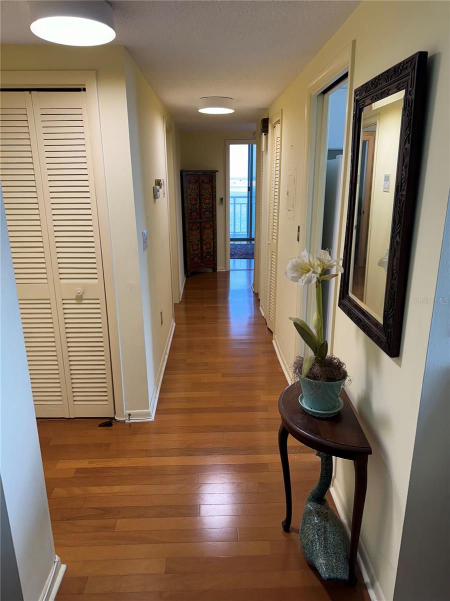 Image 14 of 16 For 100 Pierce Street 1108