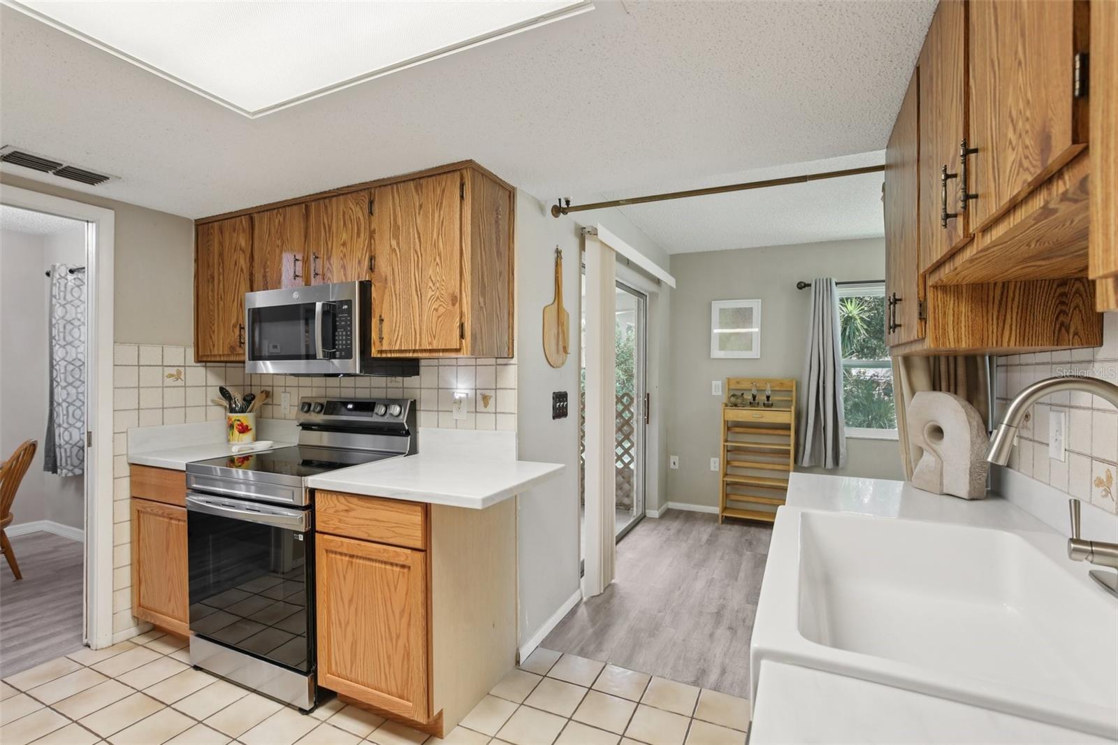 Image 11 of 26 For 6426 Meadowbrook Lane