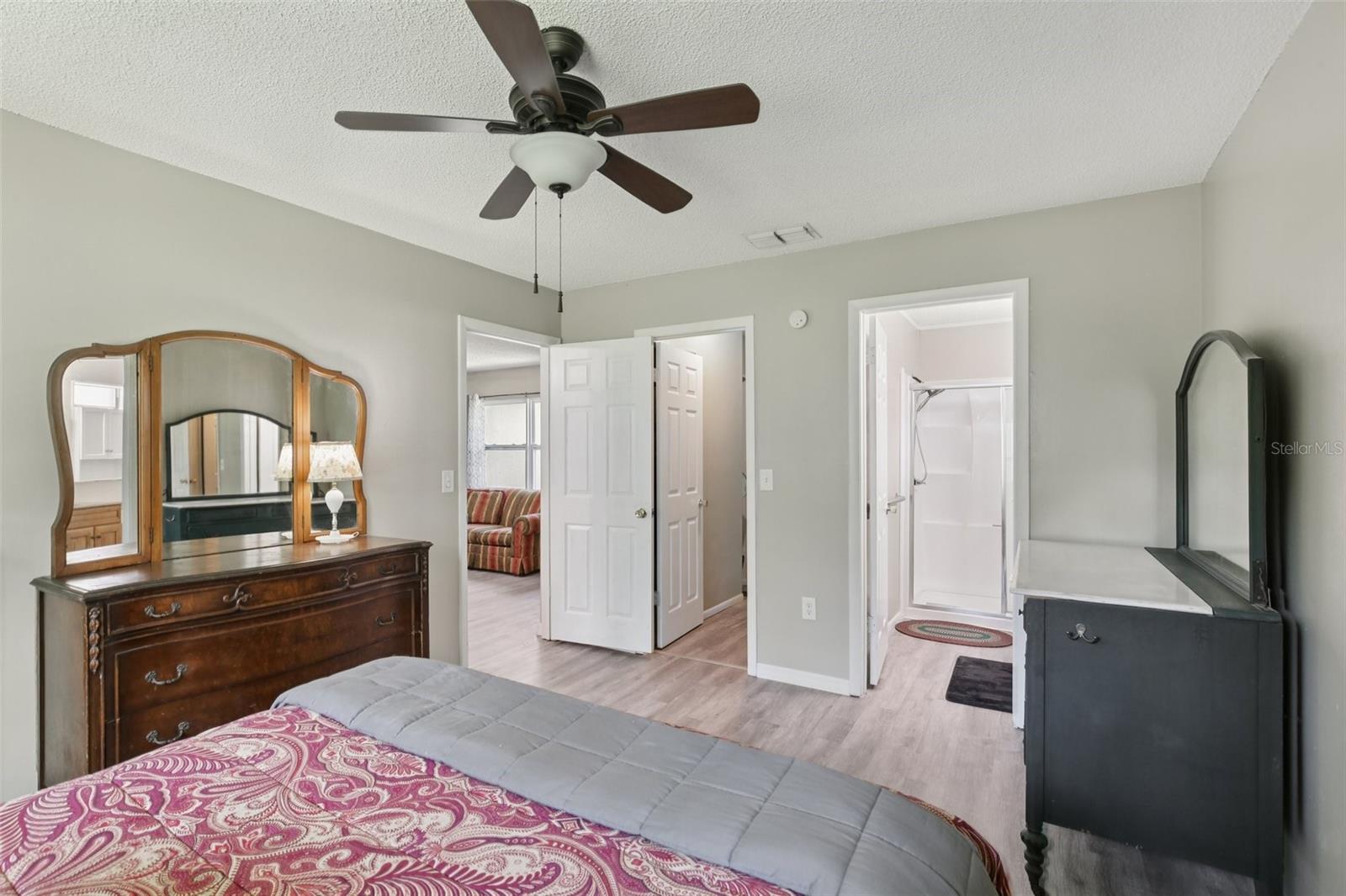 Image 17 of 26 For 6426 Meadowbrook Lane