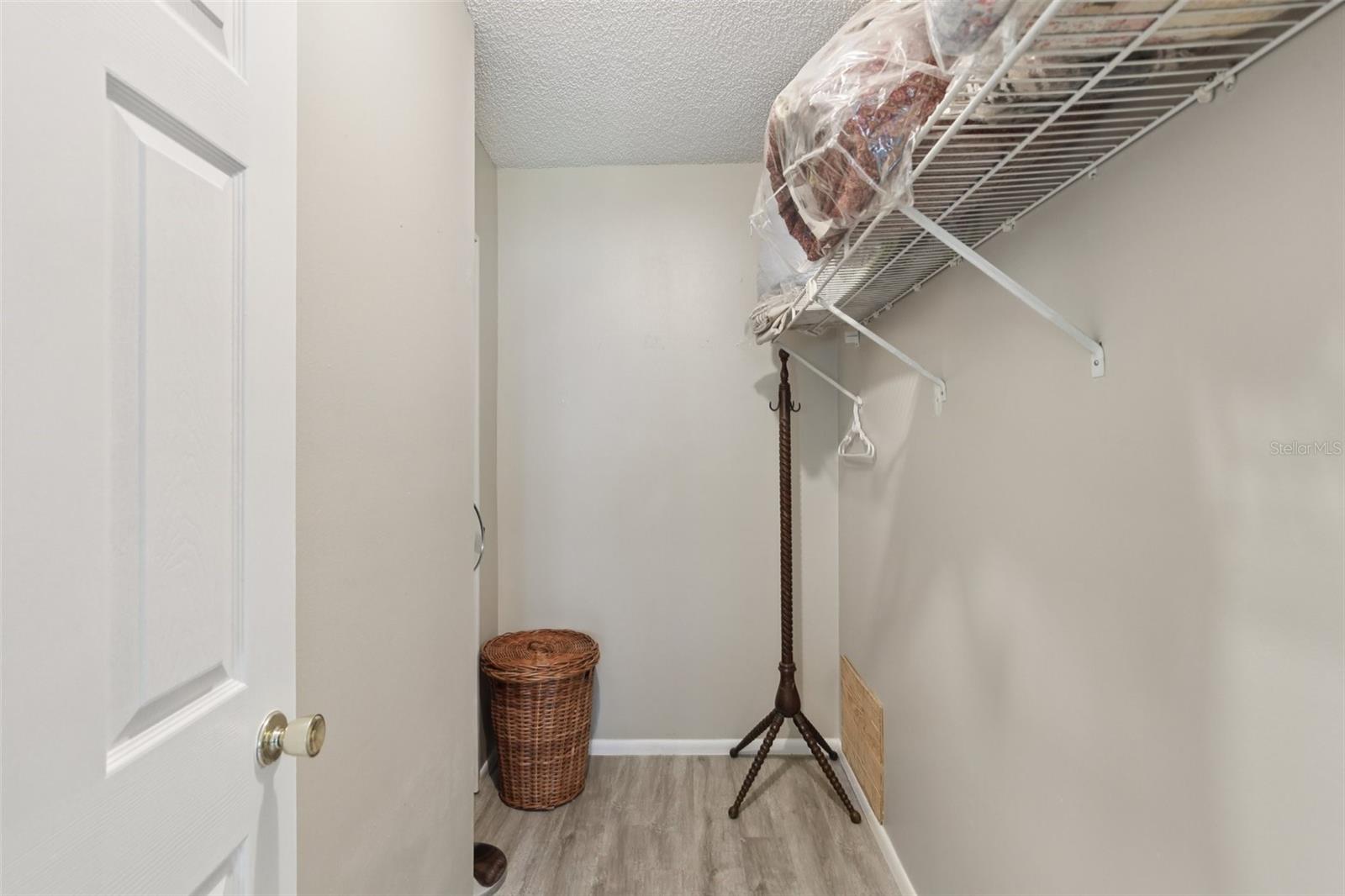 Image 21 of 26 For 6426 Meadowbrook Lane