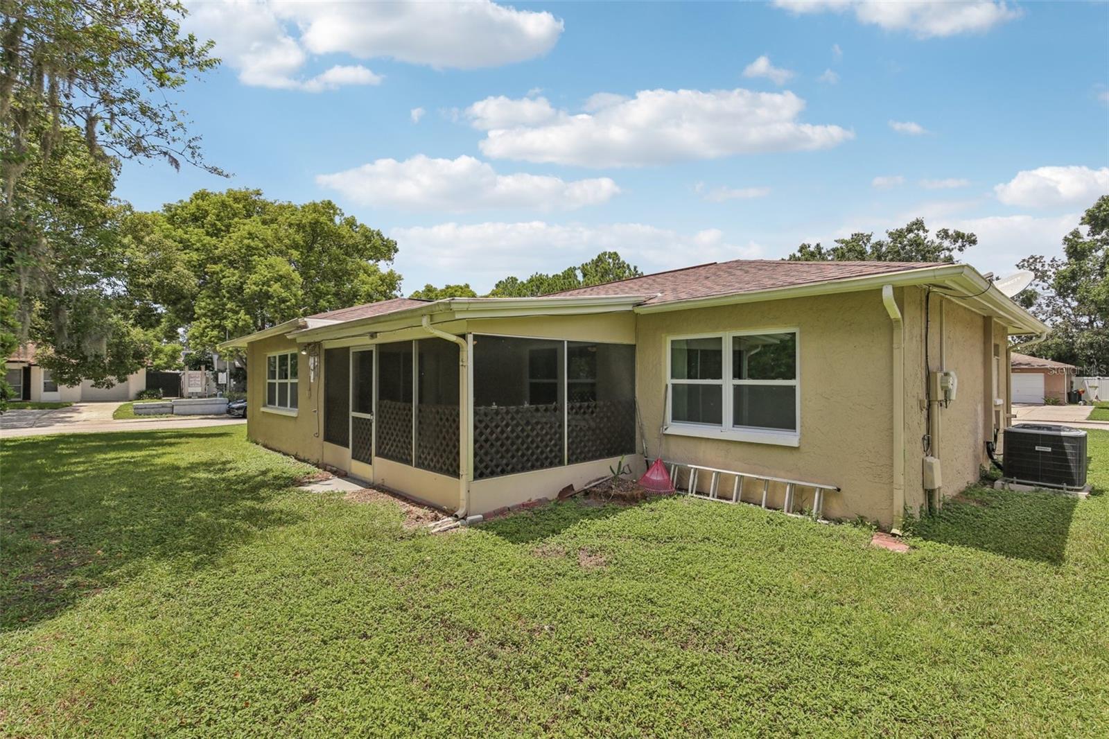 Image 23 of 26 For 6426 Meadowbrook Lane