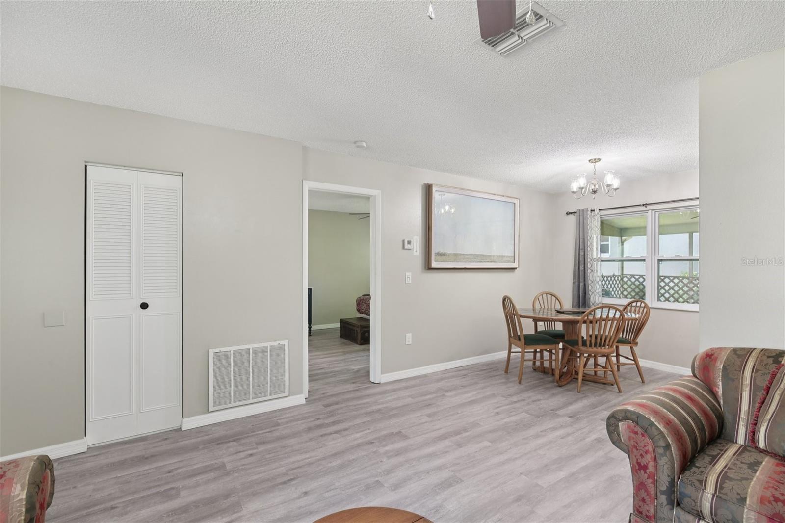 Image 4 of 26 For 6426 Meadowbrook Lane