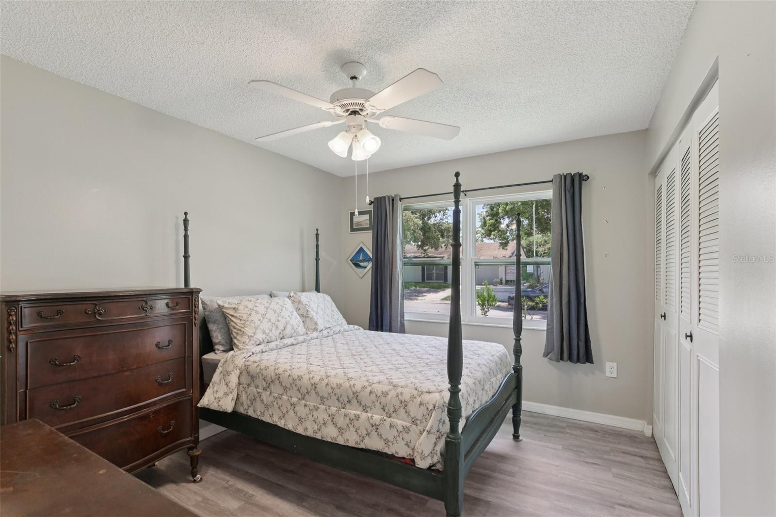 Image 5 of 26 For 6426 Meadowbrook Lane